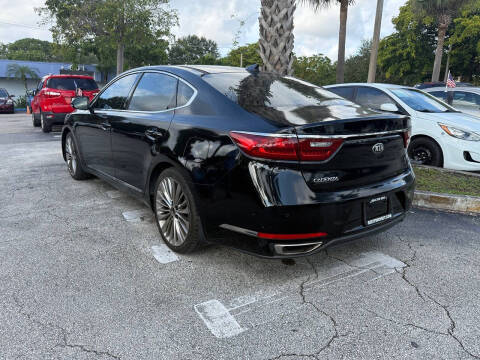 2017 Kia Cadenza Technology