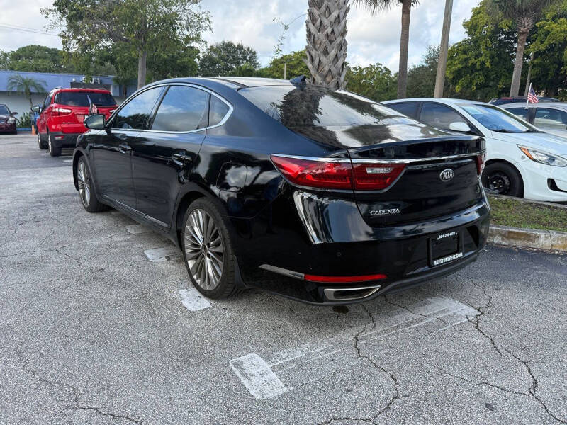 2017 Kia Cadenza Technology