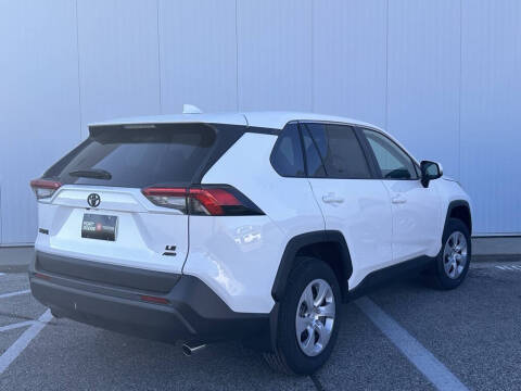 2025 Toyota RAV4 LE