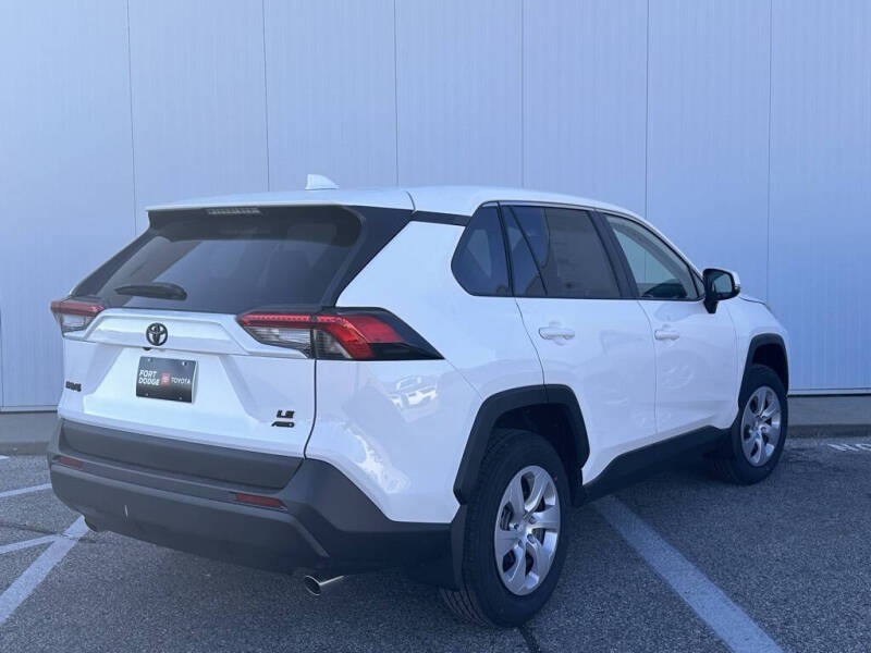 2025 Toyota RAV4 LE