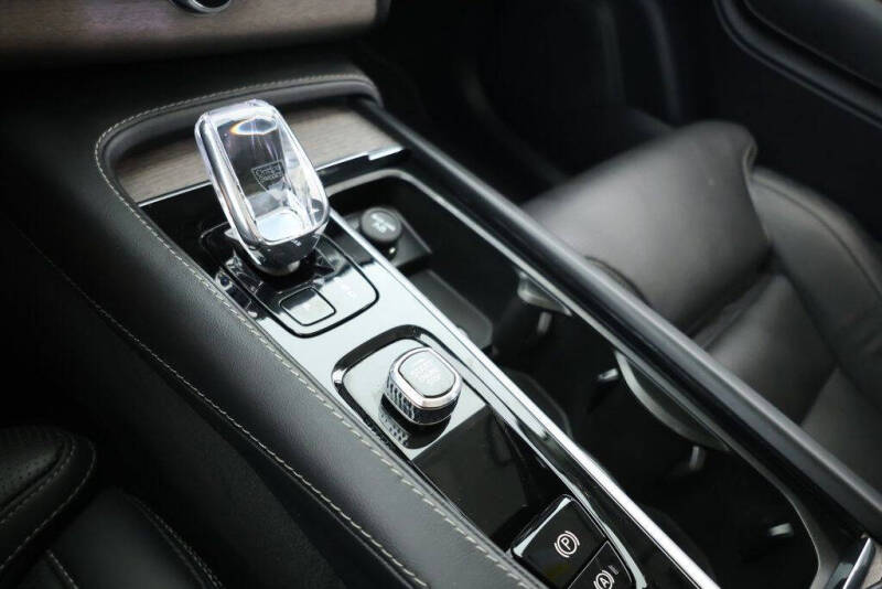 2023 Volvo XC90 Recharge T8 Ultimate Bright Theme 6P