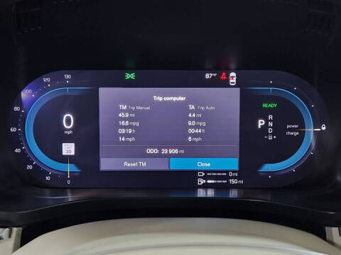 2023 Volvo XC60 Recharge T8 Plus Bright Theme