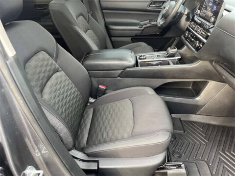 2023 Nissan Pathfinder SV