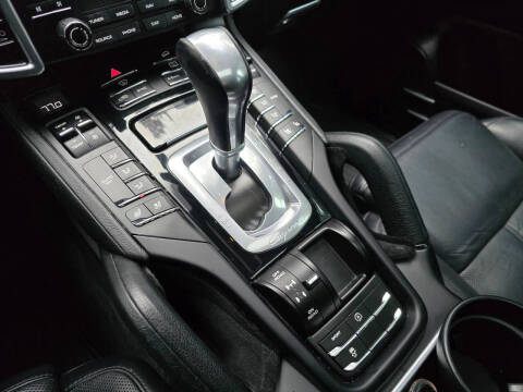2017 Porsche Cayenne Platinum Edition