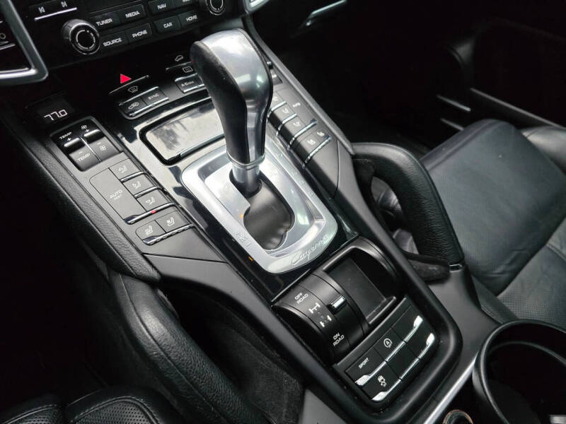 2017 Porsche Cayenne Platinum Edition