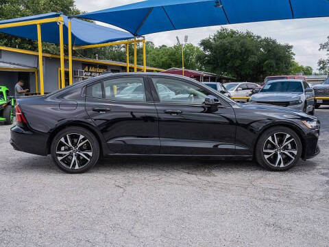 2024 Volvo S60 B5 Core Dark Theme