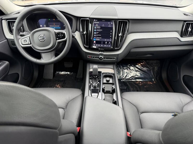 2025 Volvo XC60 B5 Plus Dark Theme
