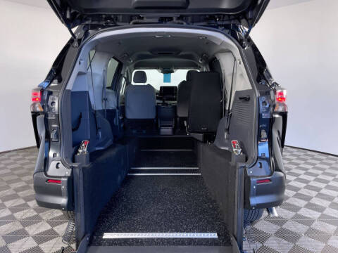 2023 Toyota Sienna LE 8-Passenger