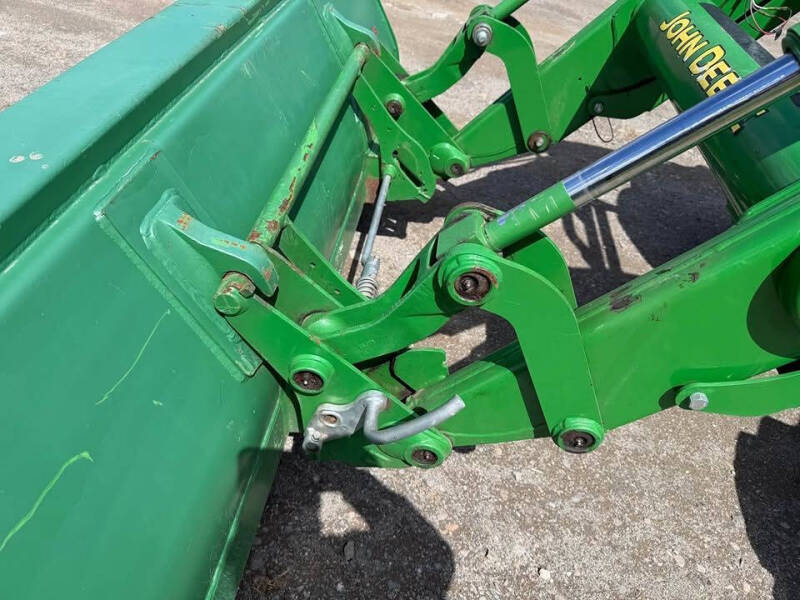 2015 John Deere 6135e