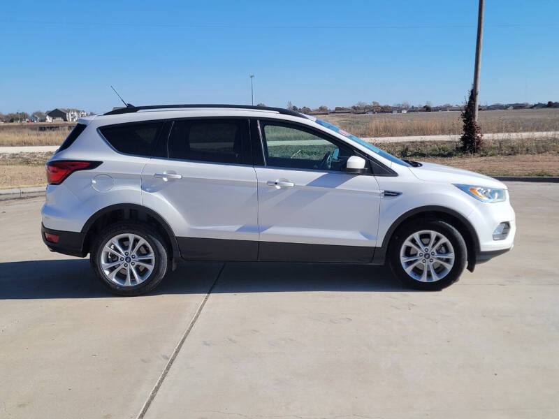 2019 Ford Escape SEL photo 3