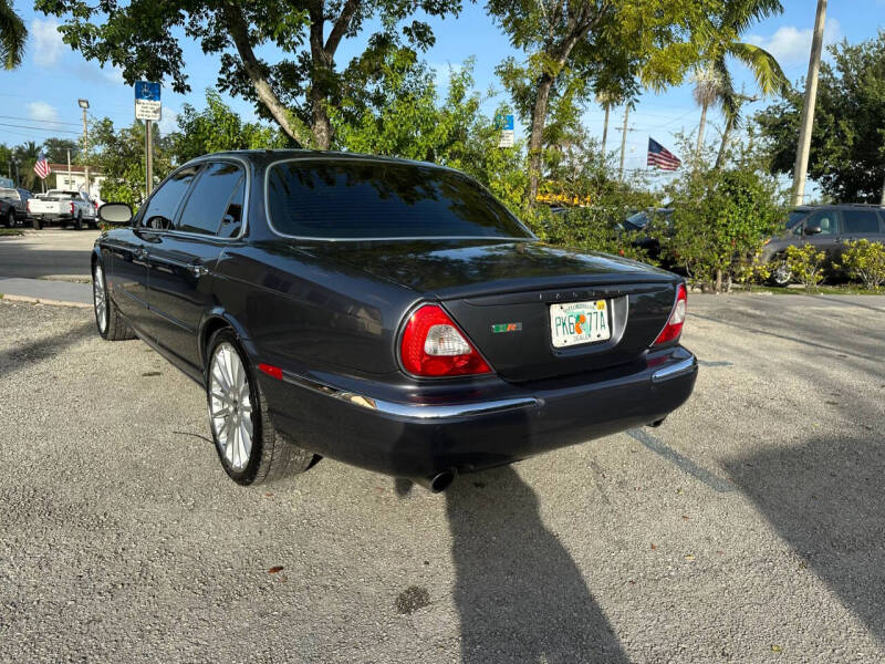 2004 Jaguar XJR