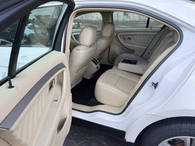 2015 Ford Taurus SEL