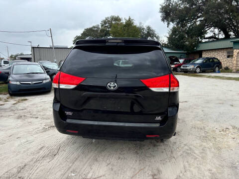2012 Toyota Sienna LE 7-Passenger