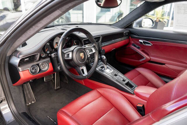 2017 Porsche 911 Carrera 4S