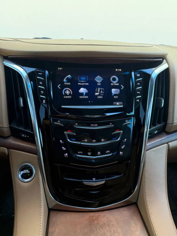 2017 Cadillac Escalade Platinum