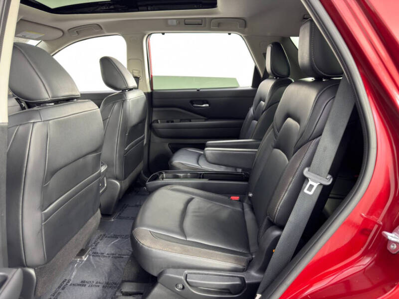 2022 Nissan Pathfinder SL