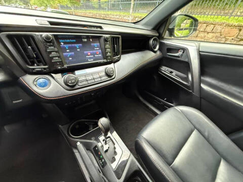 2017 Toyota RAV4 Hybrid SE