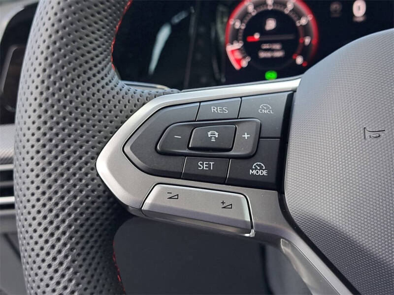 2025 Volkswagen Golf GTI SE