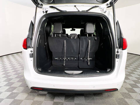 2026 Chrysler Voyager LX