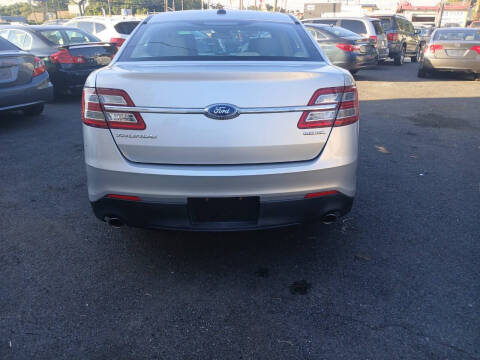 2015 Ford Taurus SE