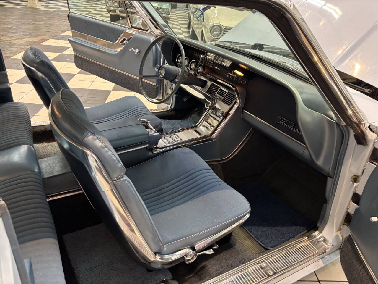 1964 Ford Thunderbird 26