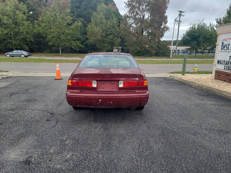 2001 Toyota Camry LE photo 2
