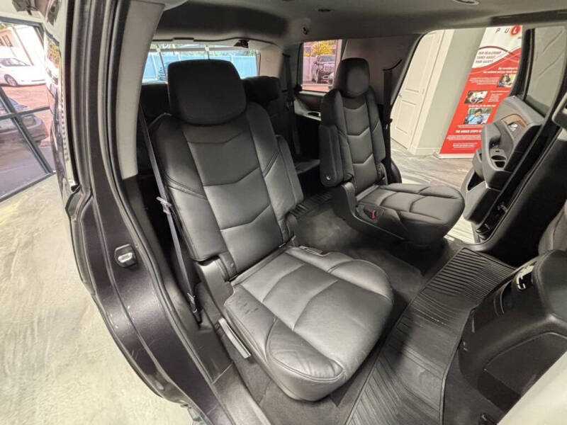 2016 Cadillac Escalade Luxury Collection