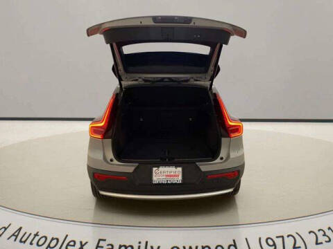 2025 Volvo XC40 B5 Plus Bright Theme