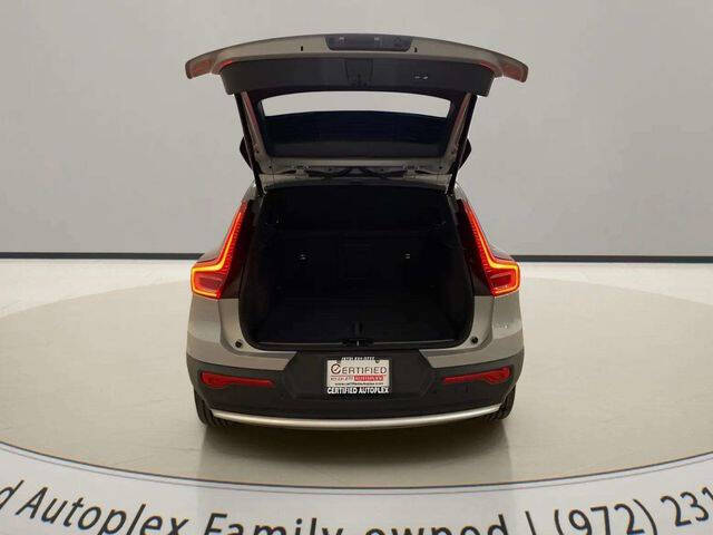 2025 Volvo XC40 B5 Plus Bright Theme