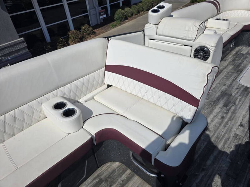 2019 Crest Pontoon CARIBBEAN