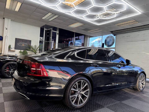 2017 Volvo S90 T6 Momentum