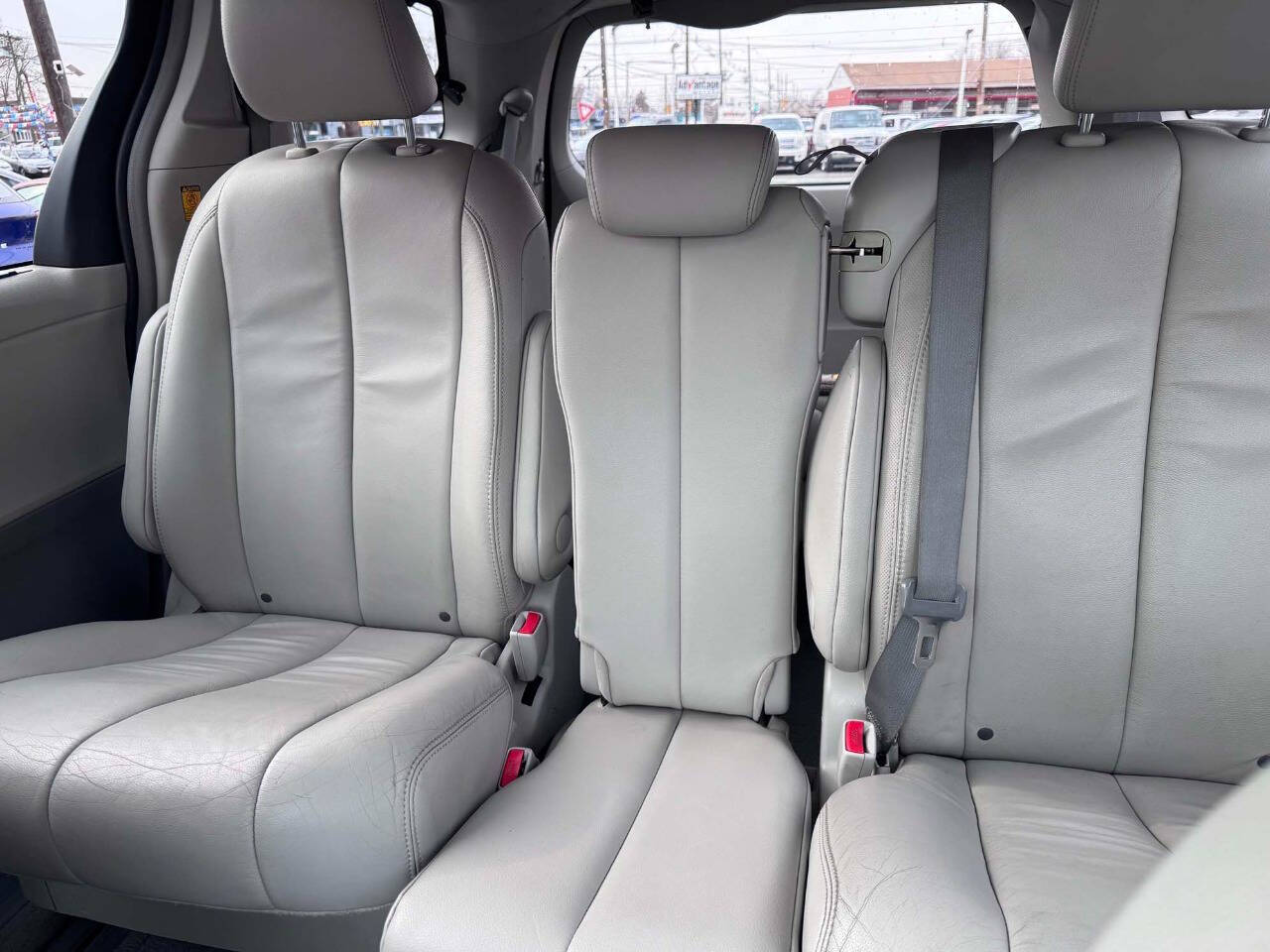 2013 Toyota Sienna 12