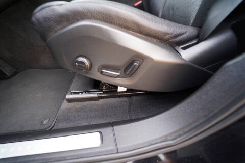 2025 Volvo XC60 B5 Plus Dark Theme