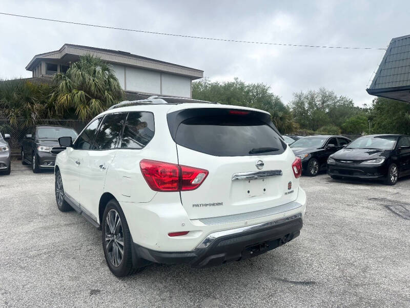 2017 Nissan Pathfinder Platinum