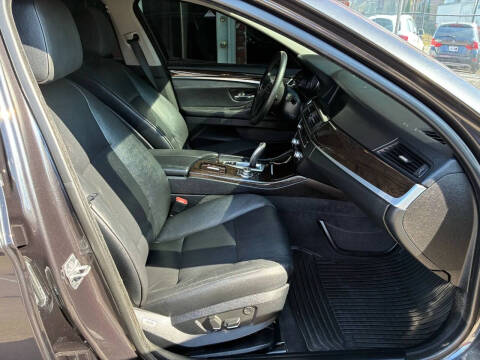 2013 BMW 5 Series 528i