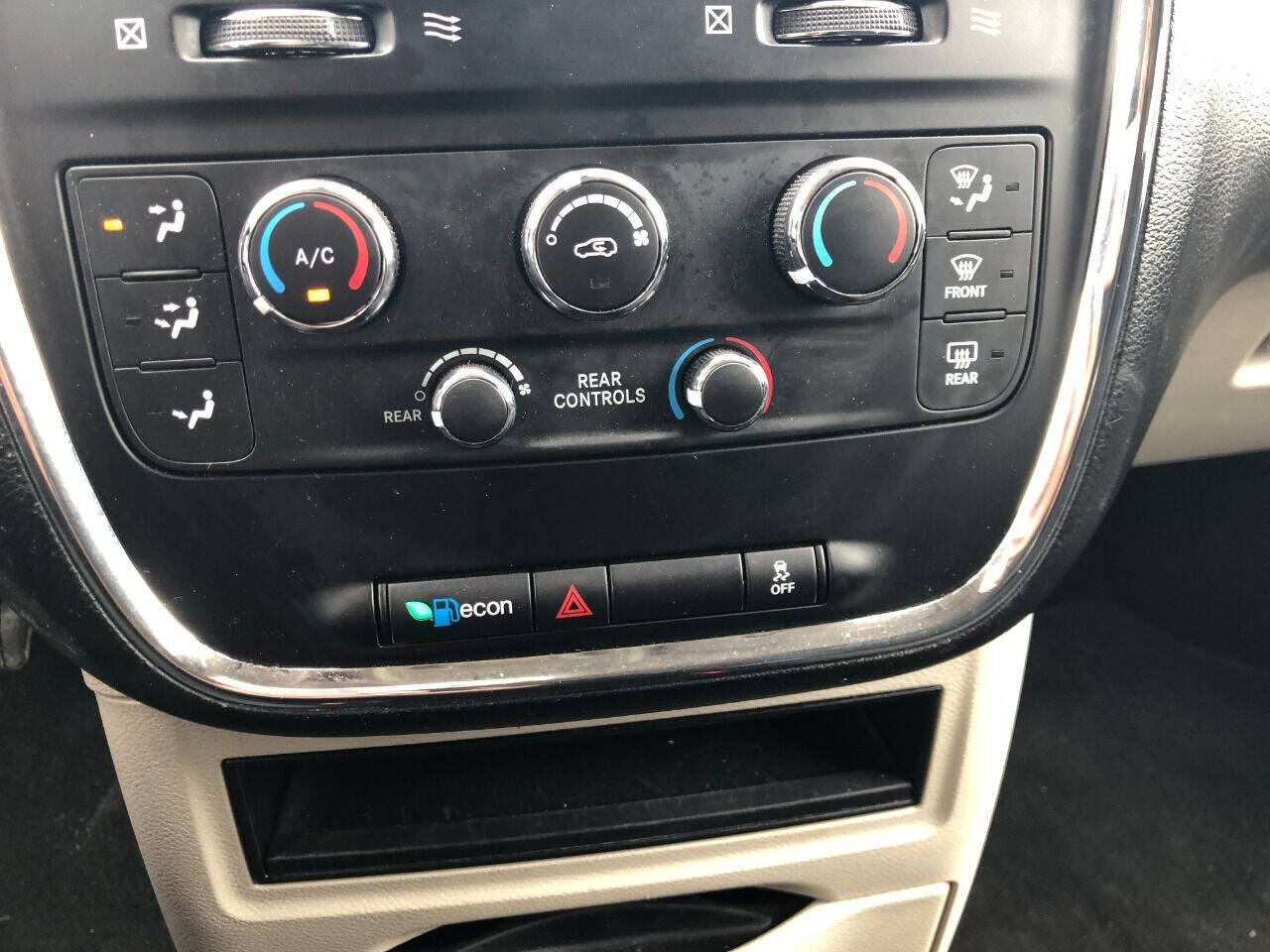2019 DODGE Grand Caravan Minivan - $14,800