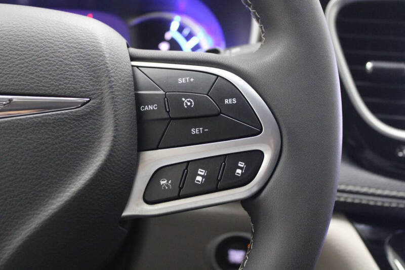 2024 Chrysler Pacifica Plug-In Hybrid Select