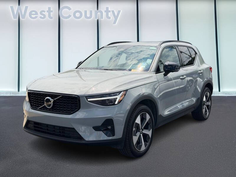 2026 Volvo XC40 B5 Plus