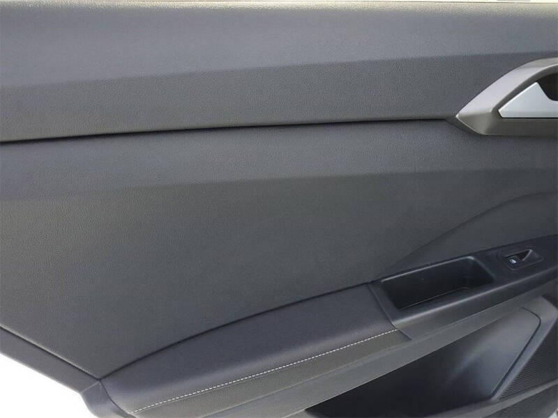 2025 Volkswagen Taos SE Black