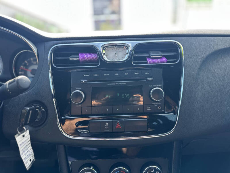 2013 Chrysler 200 LX