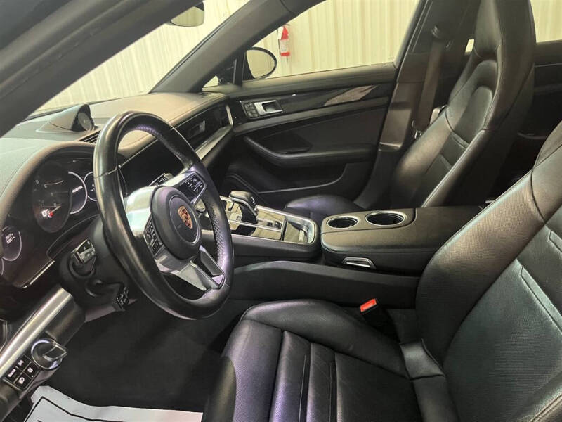 2018 Porsche Panamera 4