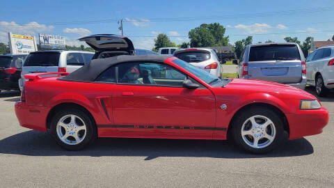 2004 Ford Mustang Deluxe