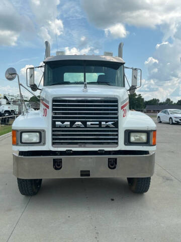 2001 Mack CH613