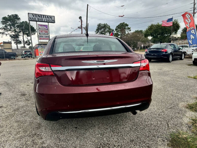 2013 Chrysler 200 LX