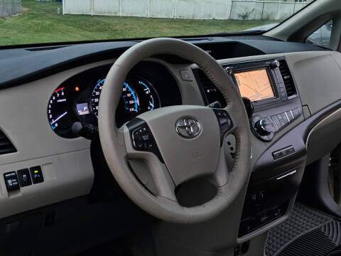 2011 Toyota Sienna XLE 8-Passenger