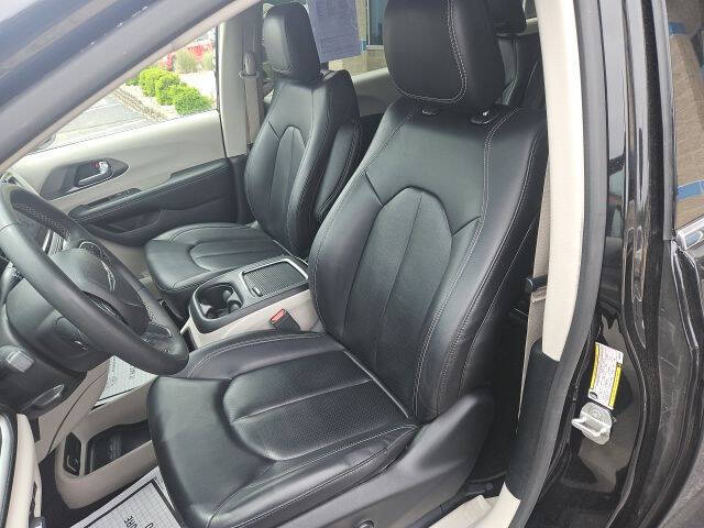 2023 Chrysler Pacifica Plug-In Hybrid Touring L