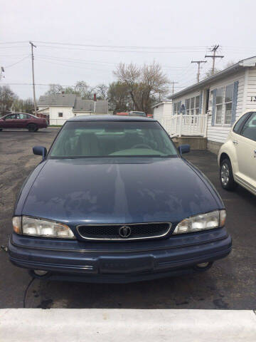 1994 Pontiac Bonneville for sale at Mike Hunter Auto Sales in Terre Haute IN