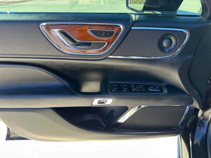 2017 Lincoln Continental Select