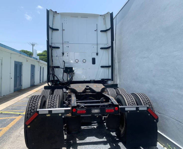 2021 International LT625