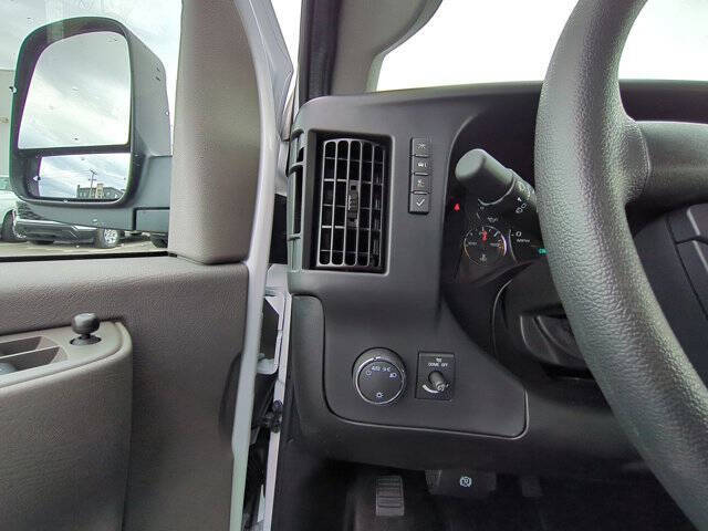 2025 Chevrolet Express 2500